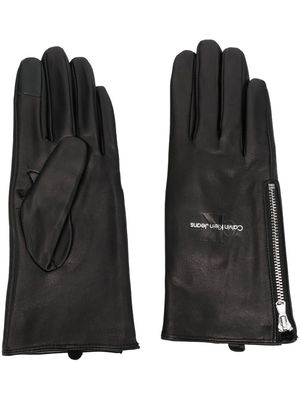 Calvin Klein debossed-logo detail gloves - Black