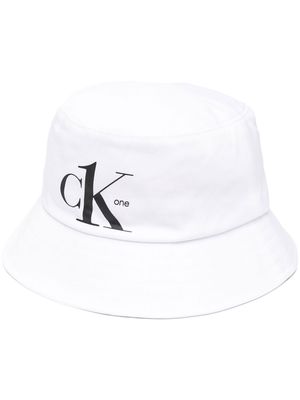 Calvin Klein embroidered-logo bucket hat - White
