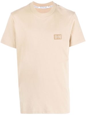 Calvin Klein Jeans chest logo-patch detail T-shirt - Neutrals