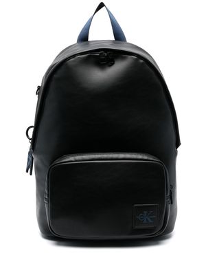 Calvin Klein Jeans logo-charm zip-up backpack - Black