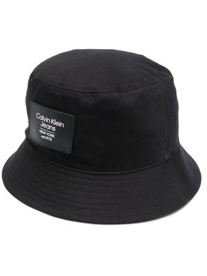 Calvin Klein Jeans logo-patch bucket hat - Black