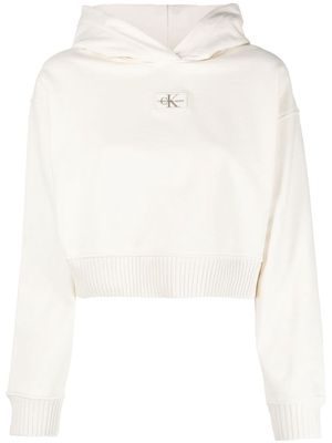 Calvin Klein Jeans logo-patch cropped hoodie - White