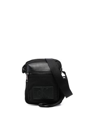 Calvin Klein Jeans logo-patch crossbody messenger bag - Black