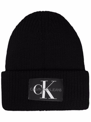Calvin Klein Jeans logo-patch knitted beanie - Black