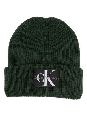 Calvin Klein Jeans logo-patch knitted beanie - Green