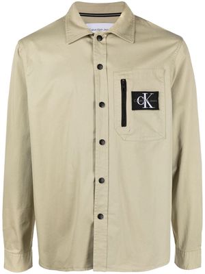 Calvin Klein Jeans logo-patch long sleeve shirt - Neutrals