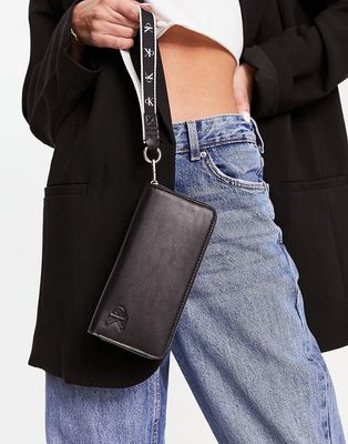 Calvin Klein Jeans ultralight zip around wristlet bag in black