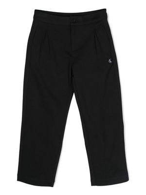 Calvin Klein Kids logo-patch pleated straight-leg trousers - Black