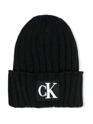 Calvin Klein Kids logo-patch ribbed-knit beanie - Black