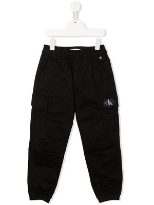 Calvin Klein Kids tapered-leg cargo trousers - Black