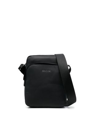 Calvin Klein logo-detail messenger bag - Black