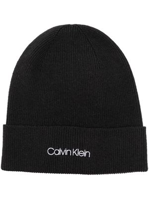 Calvin Klein logo-embroidered rib-knit beanie - Black