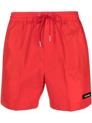 Calvin Klein logo-patch detail swim shorts - Red