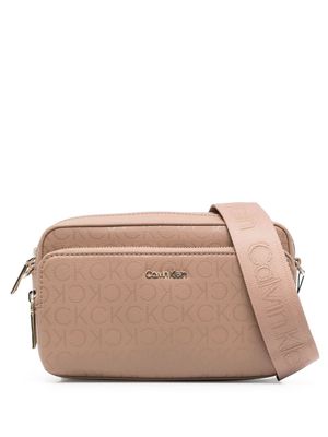 Calvin Klein logo-pattern camera bag - Brown