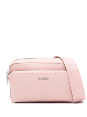 Calvin Klein logo-pattern camera bag - Pink