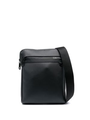 Calvin Klein logo print messenger bag - Black
