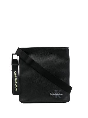 Calvin Klein Tagged Flatpack cracked messenger bag - Black