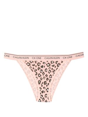 Calvin Klein Underwear leopard-print logo-waistband thong - Pink