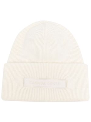 Canada Goose embossed-logo knitted beanie - White