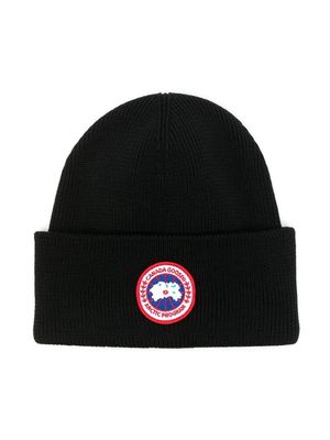 Canada Goose Kids logo-patch ribbed-knit beanie - Black