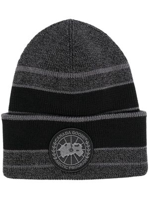 Canada Goose logo-patch knitted beanie - Black