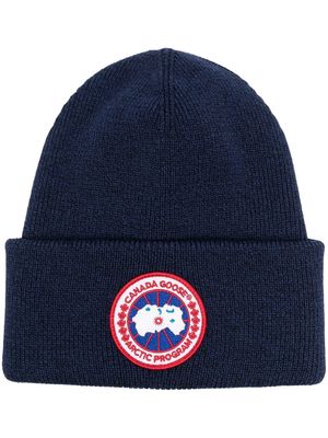 CANADA GOOSE logo patch knitted beanie - Blue