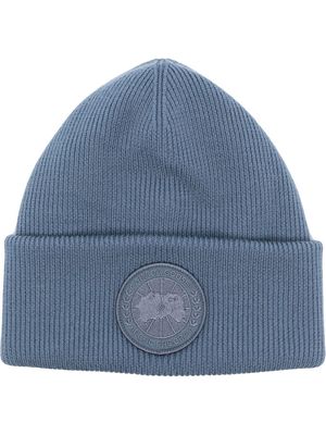 Canada Goose tonal-disc beanie hat - Blue