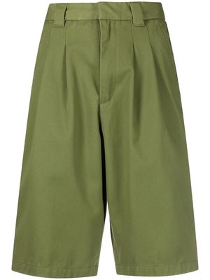Carhartt WIP logo-patch knee-length shorts - Green