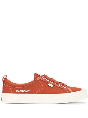 Cariuma x Pantone OCA low-top canvas sneakers - Red