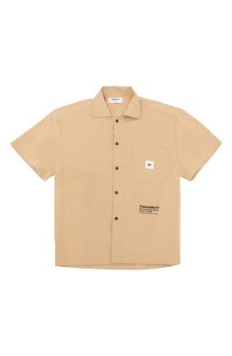 CATERPILLAR Logo Pocket Short Sleeve Button-Up Shirt in Prairie Sand