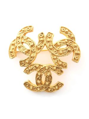 CHANEL Pre-Owned 1960s-1980s Triple CC brooch - Gold