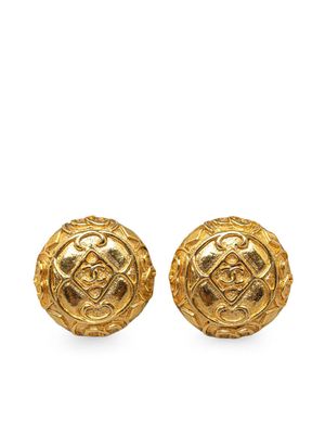 CHANEL Pre-Owned 1970-1980 CC button clip-on earrings - Gold