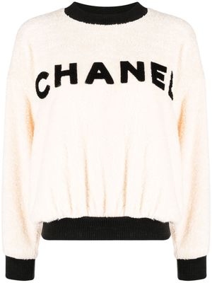 CHANEL Pre-Owned 1990s logo-patch crew-neck sweatshirt - White