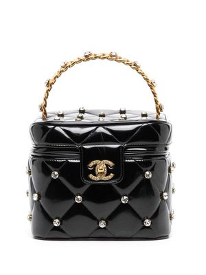 Chanel Pre-Owned 1995 patent diamond-quilted rhinestone-embellished vanity bag - Black