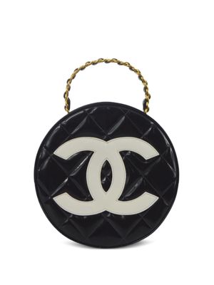 CHANEL Pre-Owned 1995 pre-owned CC diamond-quilted round vanity bag - Black