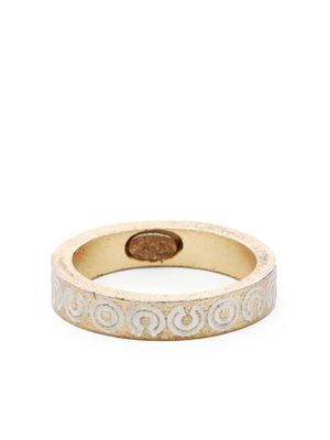 CHANEL Pre-Owned 2001 Coco engraved band ring - Gold