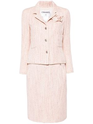 CHANEL Pre-Owned 2005 Camellia-appliqué tweed skirt suit - Pink