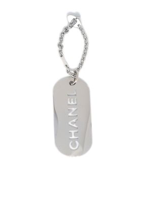 CHANEL Pre-Owned 2005 dog tag bag charm - Silver