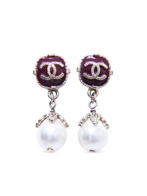 CHANEL Pre-Owned 2008 CC faux-pearl dangle earrings - Gold