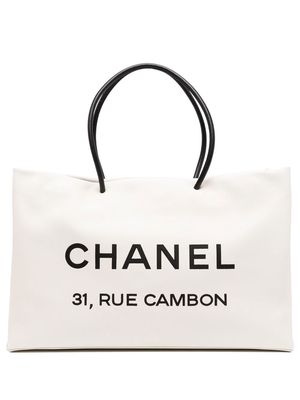 Chanel Pre-Owned 2008 Essential tote bag - White