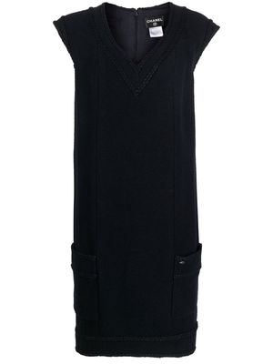 Chanel Pre-Owned 2008 V-neck shift dress - Black