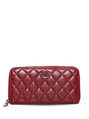 Chanel Pre-Owned 2012 quilted zip-around wallet - Red