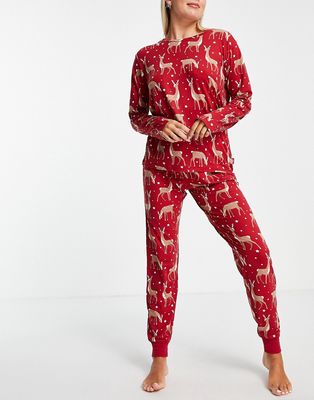 Chelsea Peers long sleeve top and sweatpants pajama set in red deer print