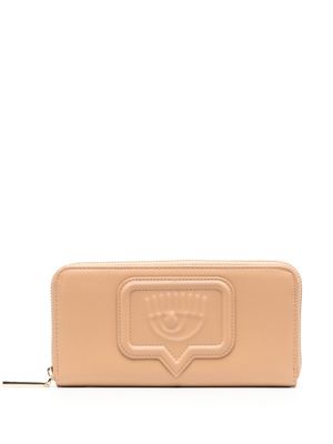 Chiara Ferragni debossed-logo zip-fastening wallet - Neutrals