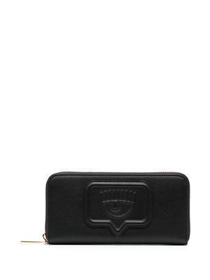 Chiara Ferragni embossed-logo zipped wallet - Black