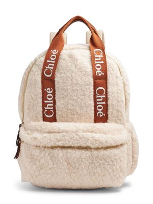 Chloé Kids faux-shearling logo-print backpack - Neutrals