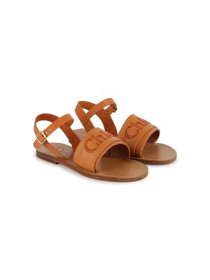 Chloé Kids logo-embroidered leather sandals - Brown