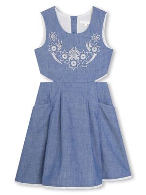 Chloé Kids logo-embroidered organic cotton dress - Blue