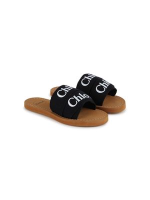 Chloé Kids logo-print flat sandals - Brown