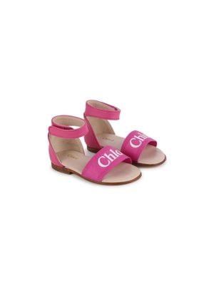 Chloé Kids logo-print leather sandals - Pink